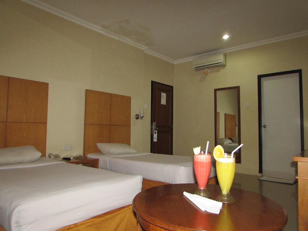 פאלמבאנג Hotel Wisata מראה חיצוני תמונה